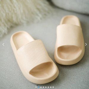 Oat Latte Pillow Slides